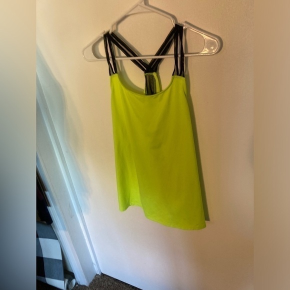 Fabletics neon green tank top with black trim in size large.Gently used - Picture 1 of 4